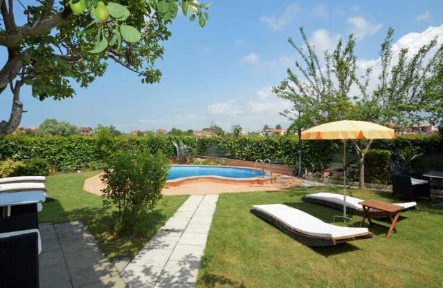 Apartment Zwei Rosen - PUL550 by Interhome