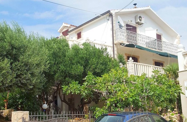 Apartments and rooms Mira Studio apartment in Sućuraj