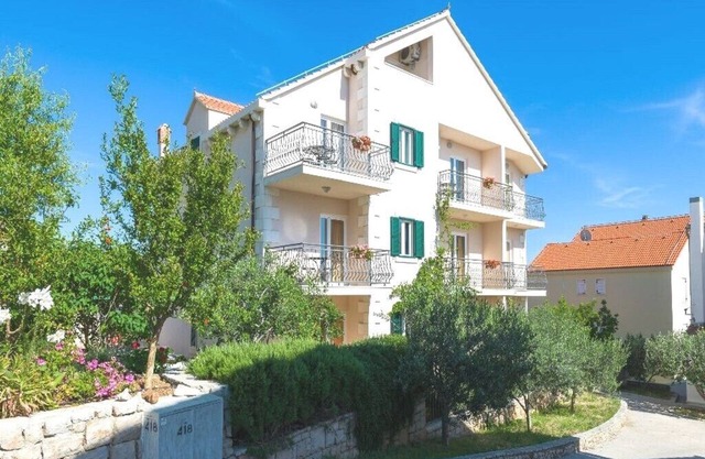 Apartments Krešimir, (11396), Bol, hr in Bol