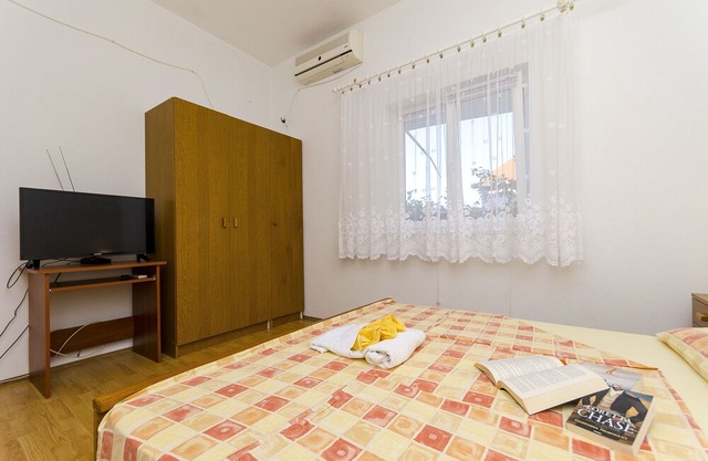 Apartments Tanja (46041-A2) - Slatine (Ciovo)