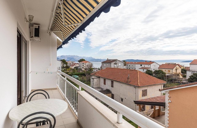Awesome apartment in Kastel Stafilic with WiFi