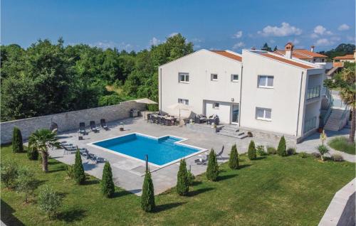 Awesome Home In Nedescina