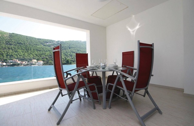 Beach front apartment in Grebastica with WiFi