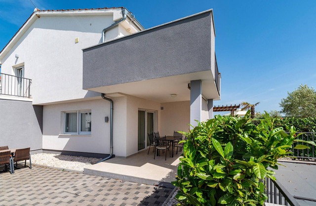 Beautiful home in Debeljak
