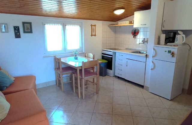 Charming Apartment in Šišan with Private Parking in Šišan