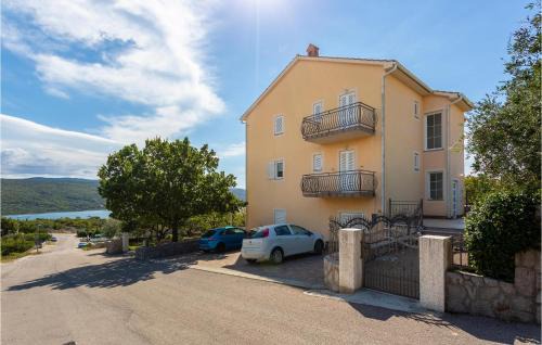 Cozy Apartment In Kornic With House Sea View in Kornić