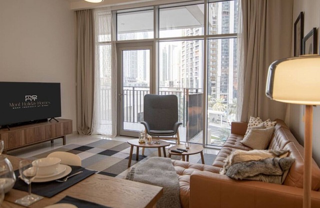 Elegant Apt With Balcony Minutes from Burj Khalifa in Dubai