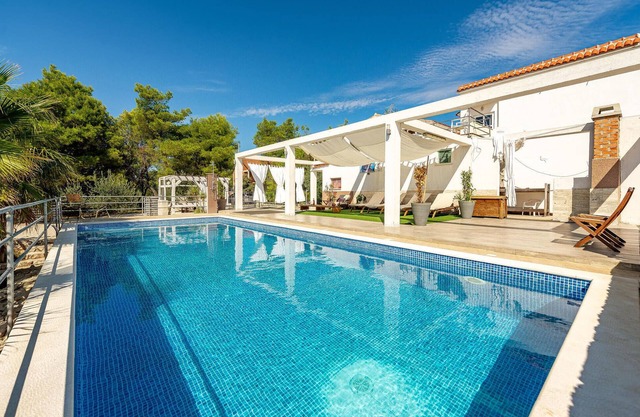 Gorgeous apartment in Vir with WiFi
