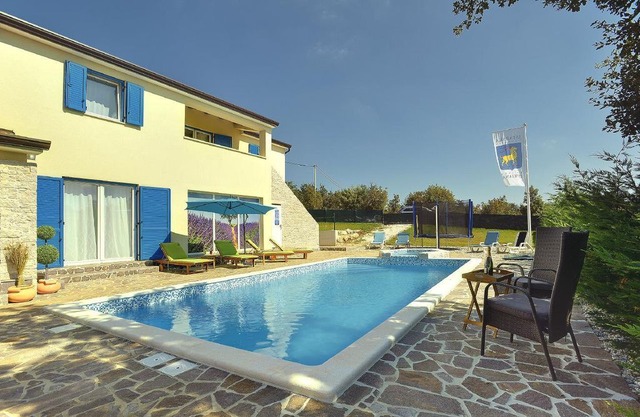 Holiday house Zminj for 10 - 12 persons with 5 bedrooms - Holiday house in Zminj