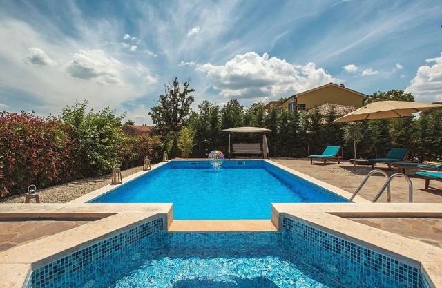 Holiday house Zminj for 12 - 14 persons with 6 bedrooms - Holiday house in Zminj
