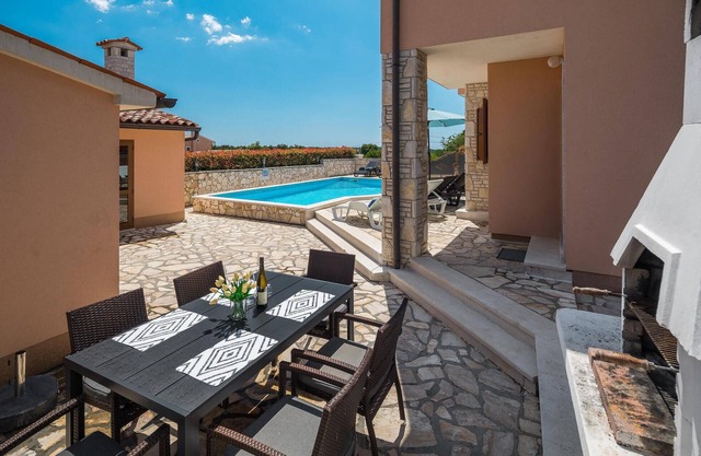 In the small Istrian village Orihi stands this beautiful vacation home with pool.