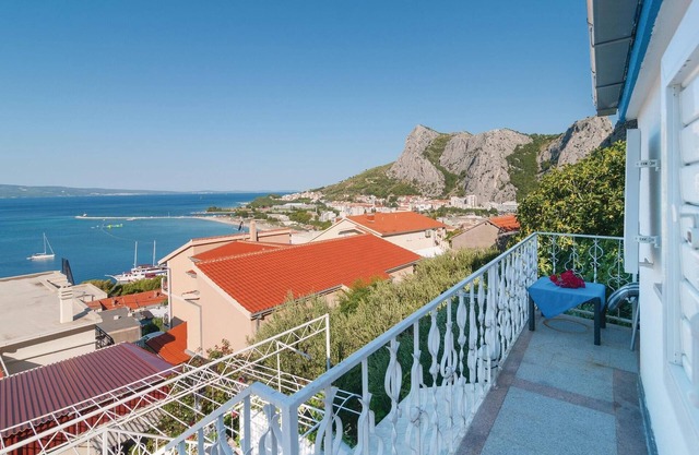 Nice apartment in Omis with house sea view in Omis