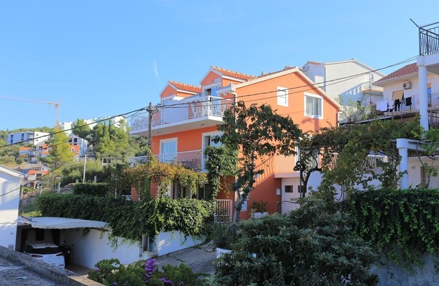 One bedroom apartment with balcony and sea view Mastrinka, Čiovo (A-2042-b) in Trogir