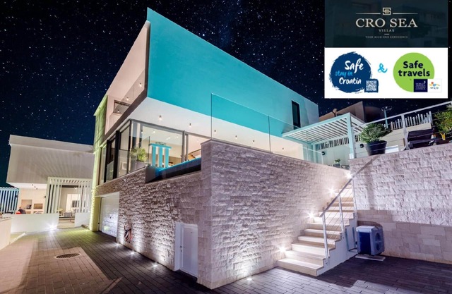 Pleasant House in Sutivan with Spacious Terrace and Direct View