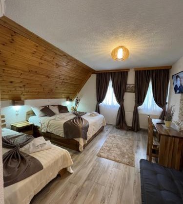 Rustic Inn River 