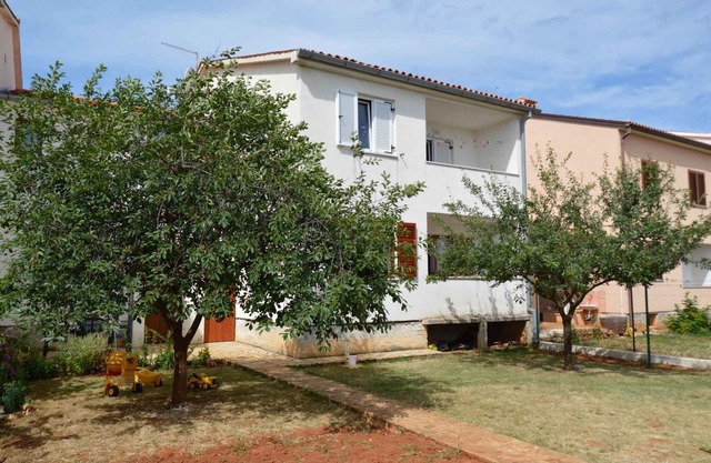 Studio with balcony and air conditioning