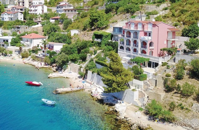 Stunning apartment in Stanici with house sea view in Stanici