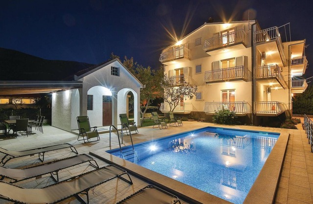 These beautifully furnished apartments are located in Kastel Luksic.