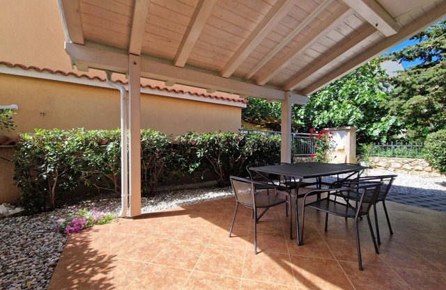 Two bedroom apartment with terrace Baška, Krk (A-18775-d)