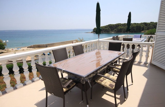 Two bedroom apartment with a swimming pool by the beach Ugljan (A-829-b)