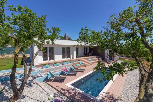 Villa Senorita in Pula with Pool in Pula