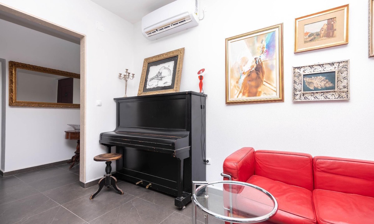 Splitska House | House in Splitska with Free Parking