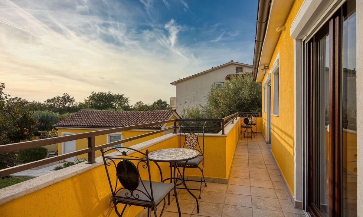 Zbandaj House | Charming Family Villa for 14 People near Porec