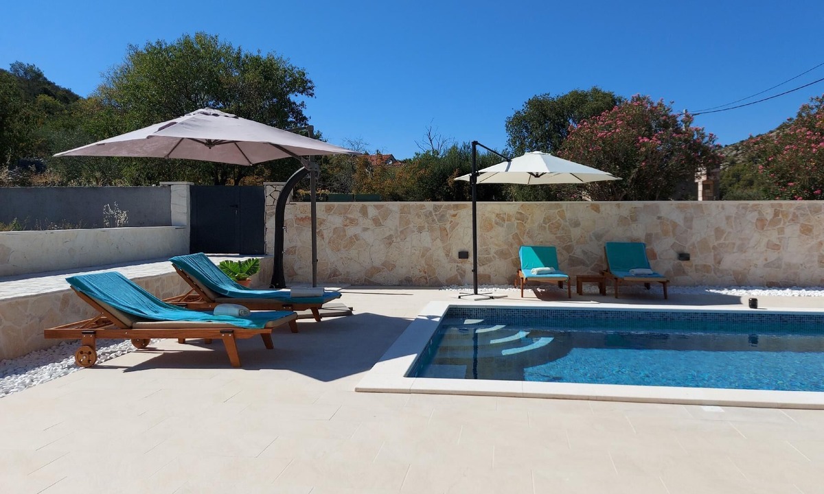 Pozorac House | Holiday home "Charmy Luna" with pool