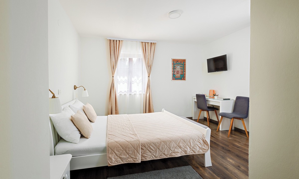 Jezerce Bed & Breakfast | Green lakes house 2