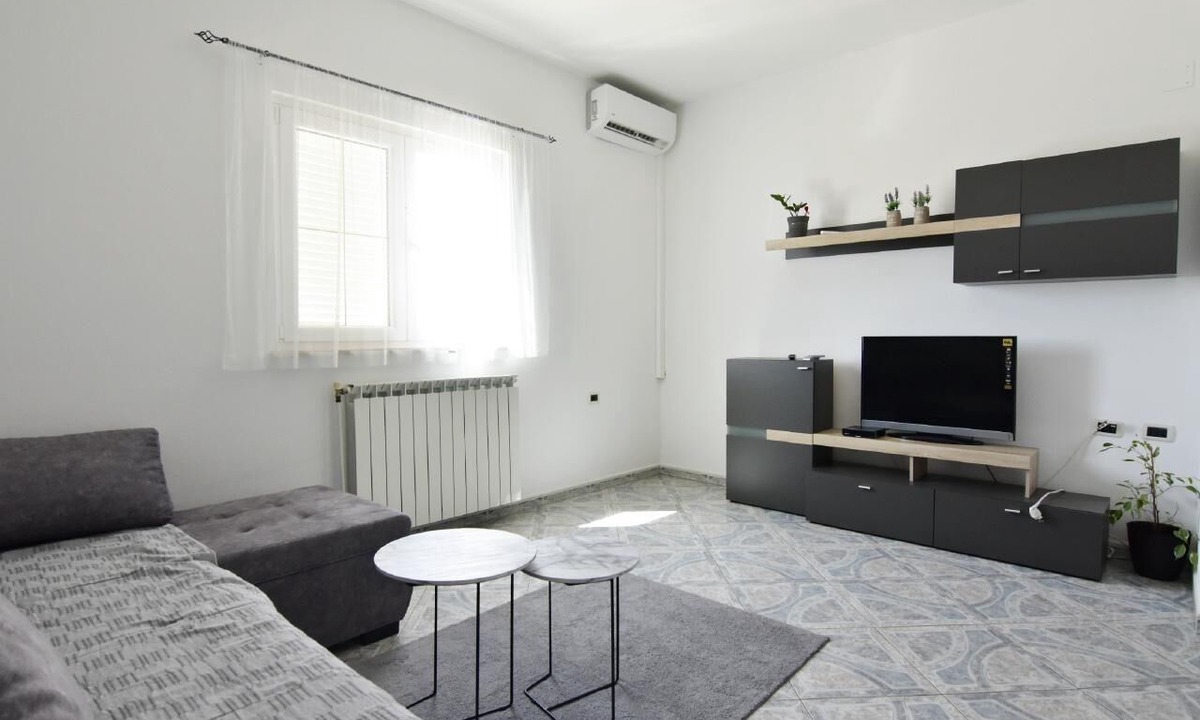 Valica Apartment | Apartment in Valica with Large Garden