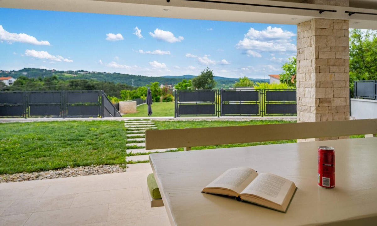 Vinez House | Villa Violette - Classic Istrian House, 8 Personen Close to City Centre