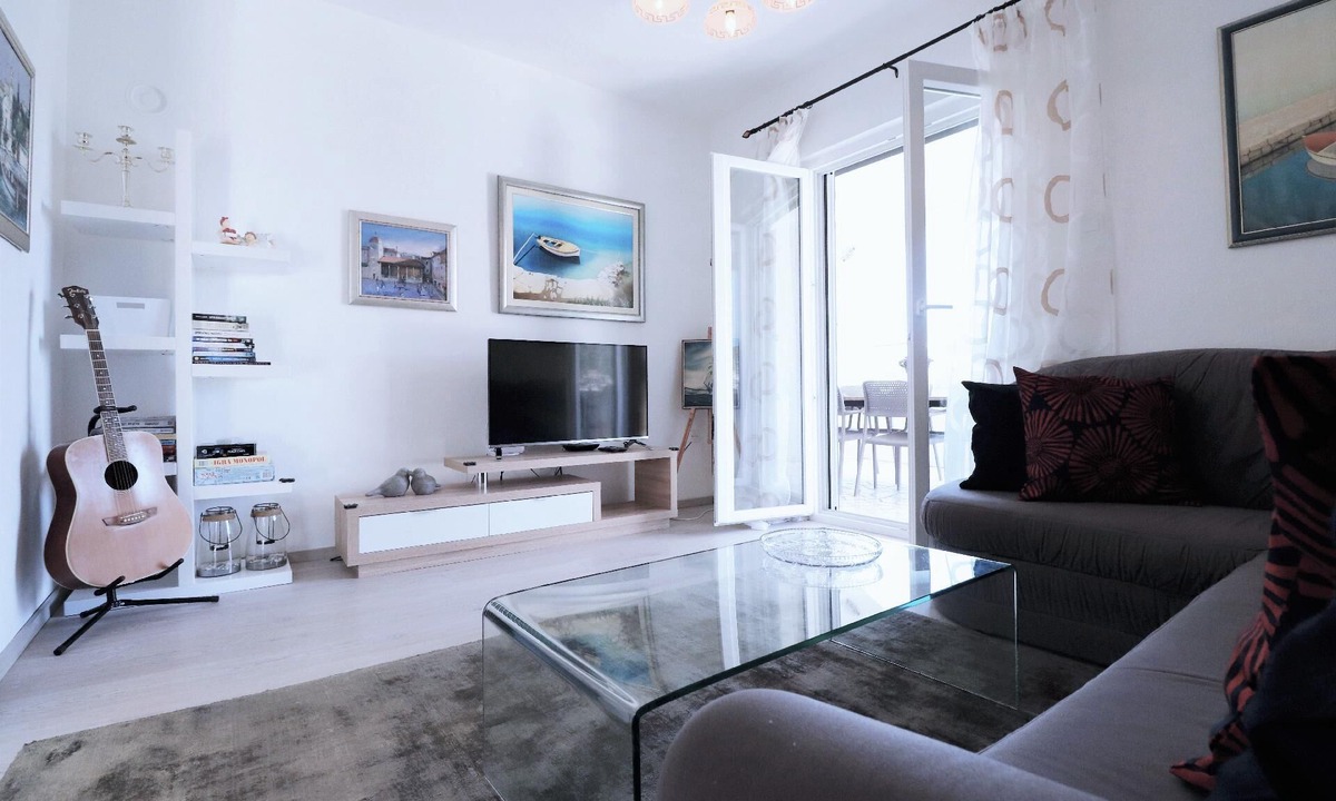 Businci House | Holiday House in Okrug Gornji with Spacious Pool