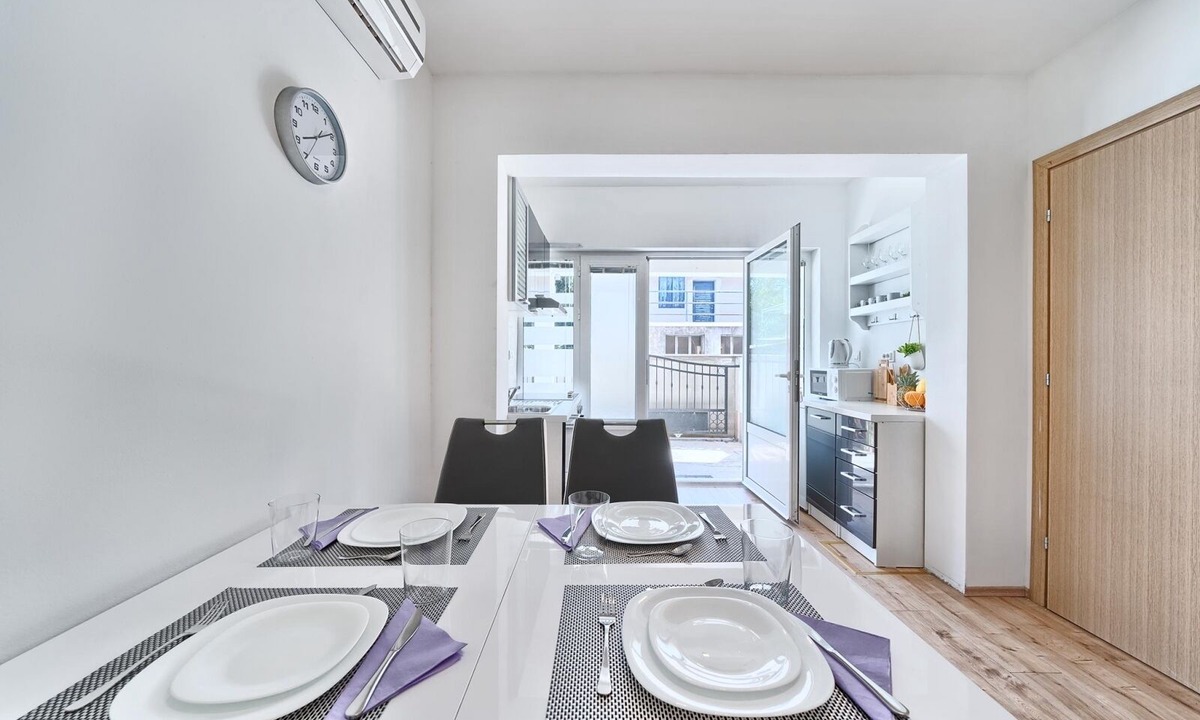 Kastel Luksic Apartment | Apartment in Kaštel Lukšić with Terrace, Air condition, WIFI, Washing machine (5107-2)