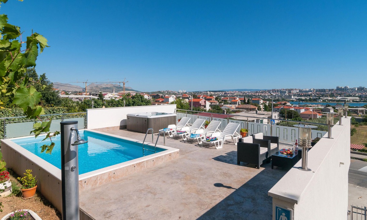 Kastela Apartment | Nice apartment in Solin with swimming pool