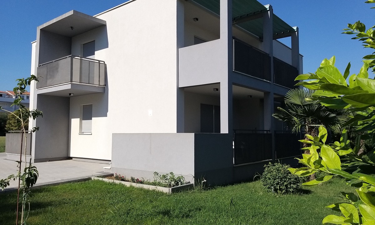 Kastel Stafilic Apartment | Enelani 2 apartment near the beach outdoor gym/table tennis/table football