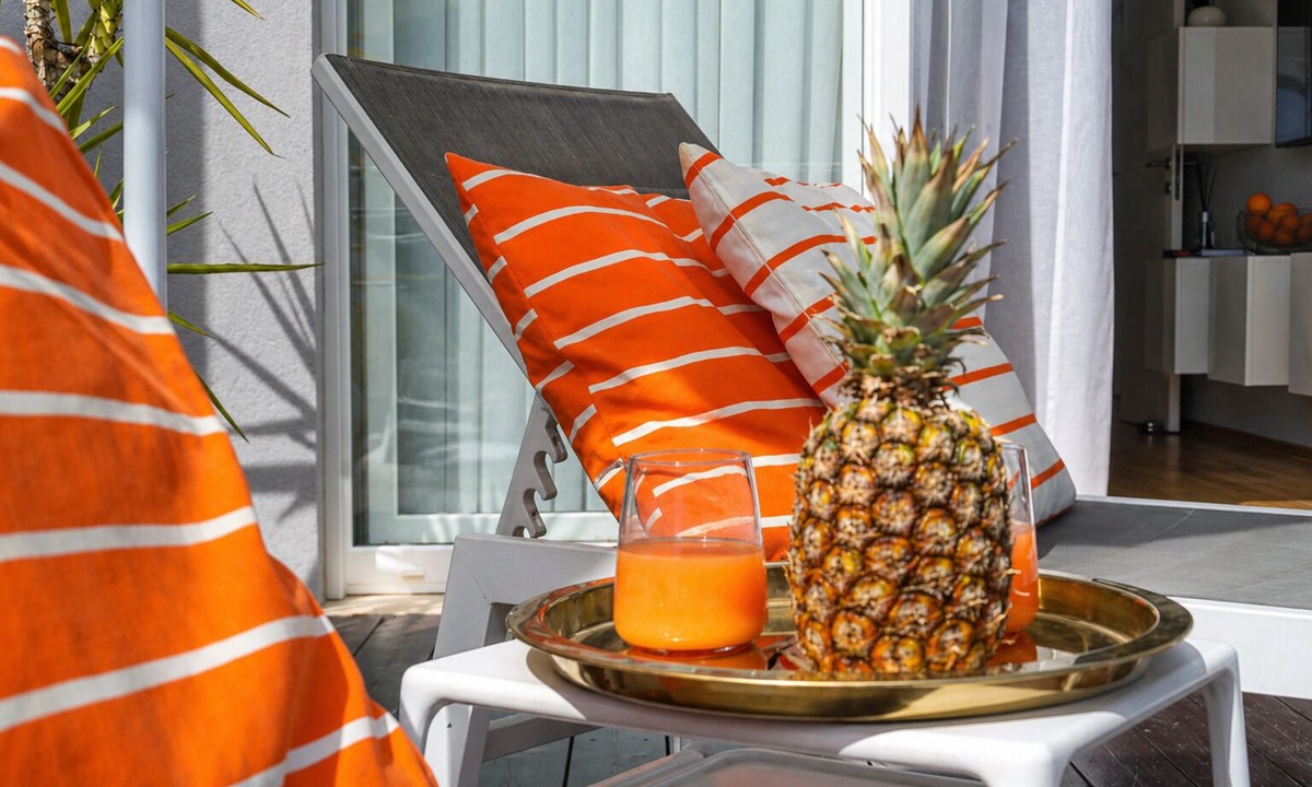 Znjan Apartment | Deluxe beach suite with hot tub, 2 minutes away from the beach