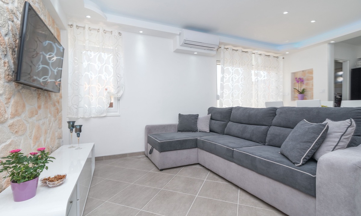 Trogir Apartment | New 4* apartment "Orto" in center of Trogir