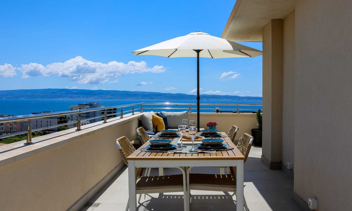 Znjan Apartment | Kiki's Sea View Apartment with terrace in Znjan, Split