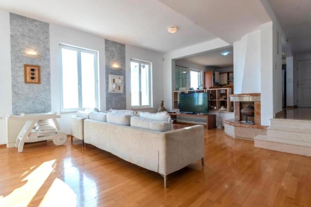 Tice Villa | Seven Bedroom Villa with Outdoor Pool