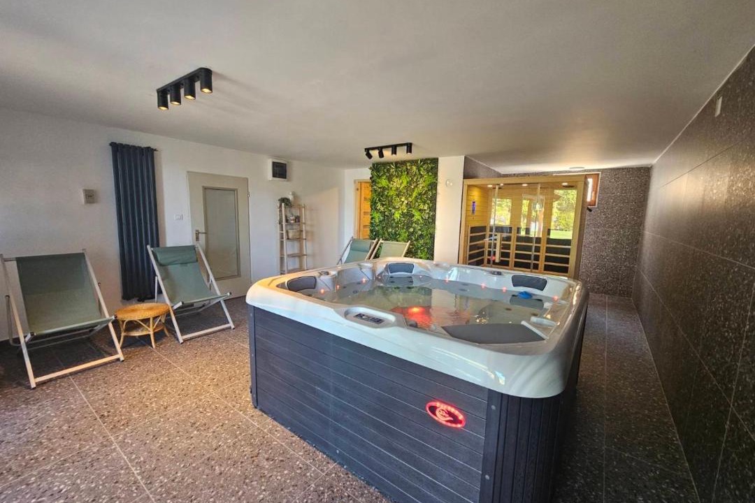 Aljmas House | Villa Larisa
