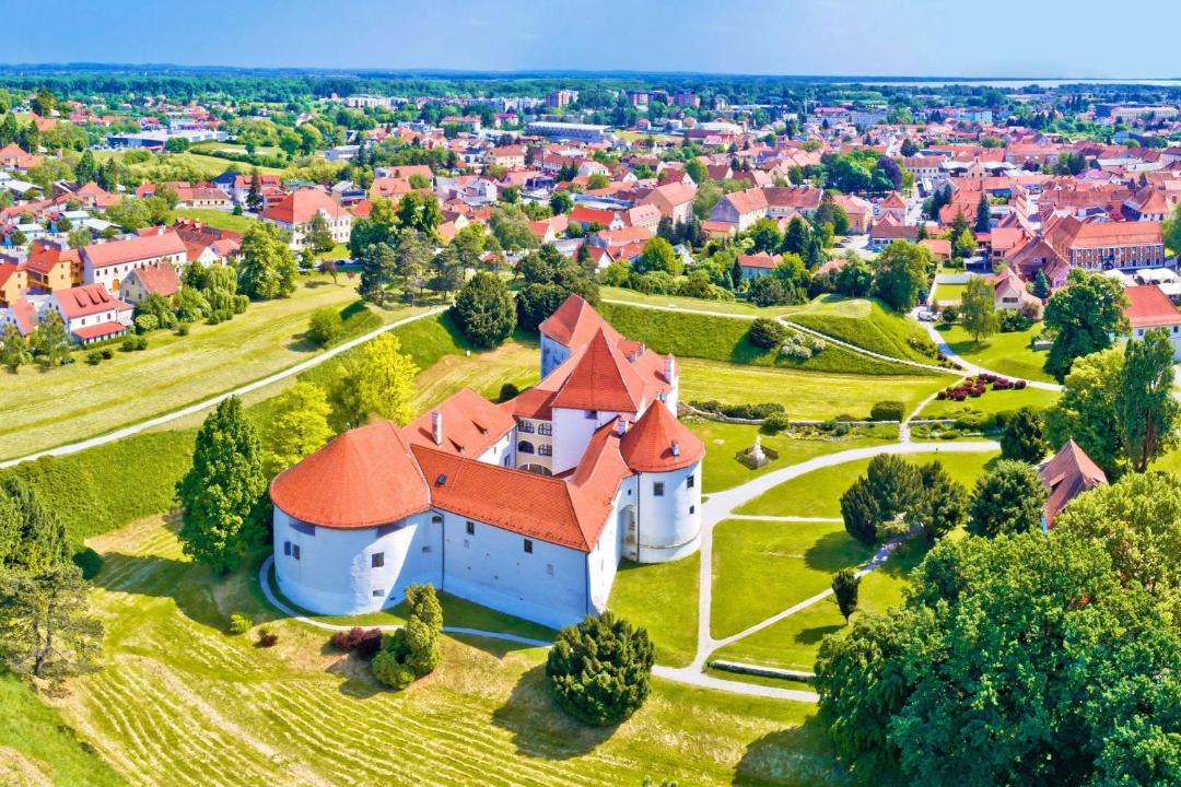Majerje House | Hedonia Estate/w Sauna and Jacuzzi Near Varaždin - Happy Rentals