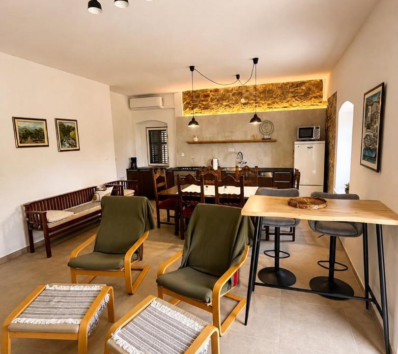 Zrnovnica Apartment | Mira
