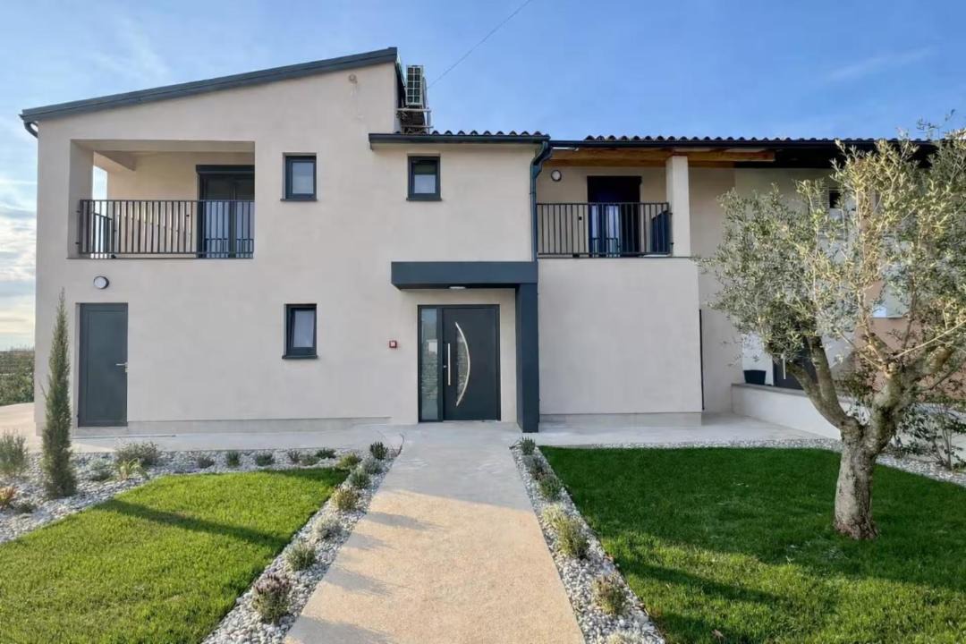 Porec Villa | 4-Bdroom Family Villa Sleeps 20 w Pool and Hot tub