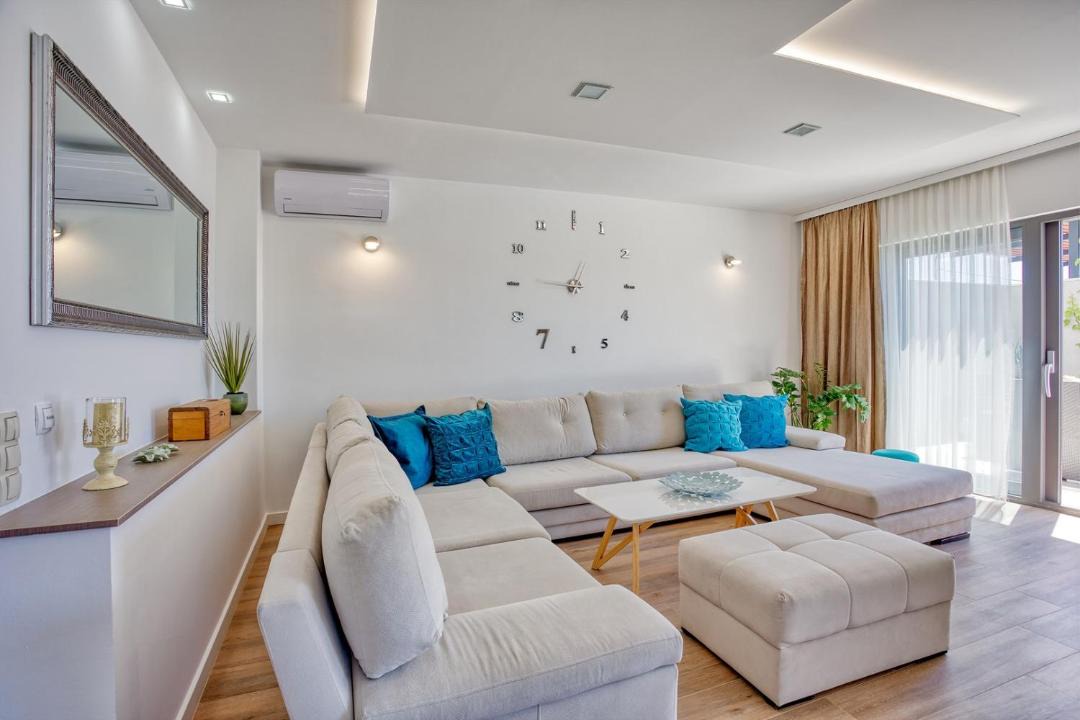 Duce Villa | LUXURY VILLA PARADISE 120m from sandy beach, heated pool, billiard, max 12 pax