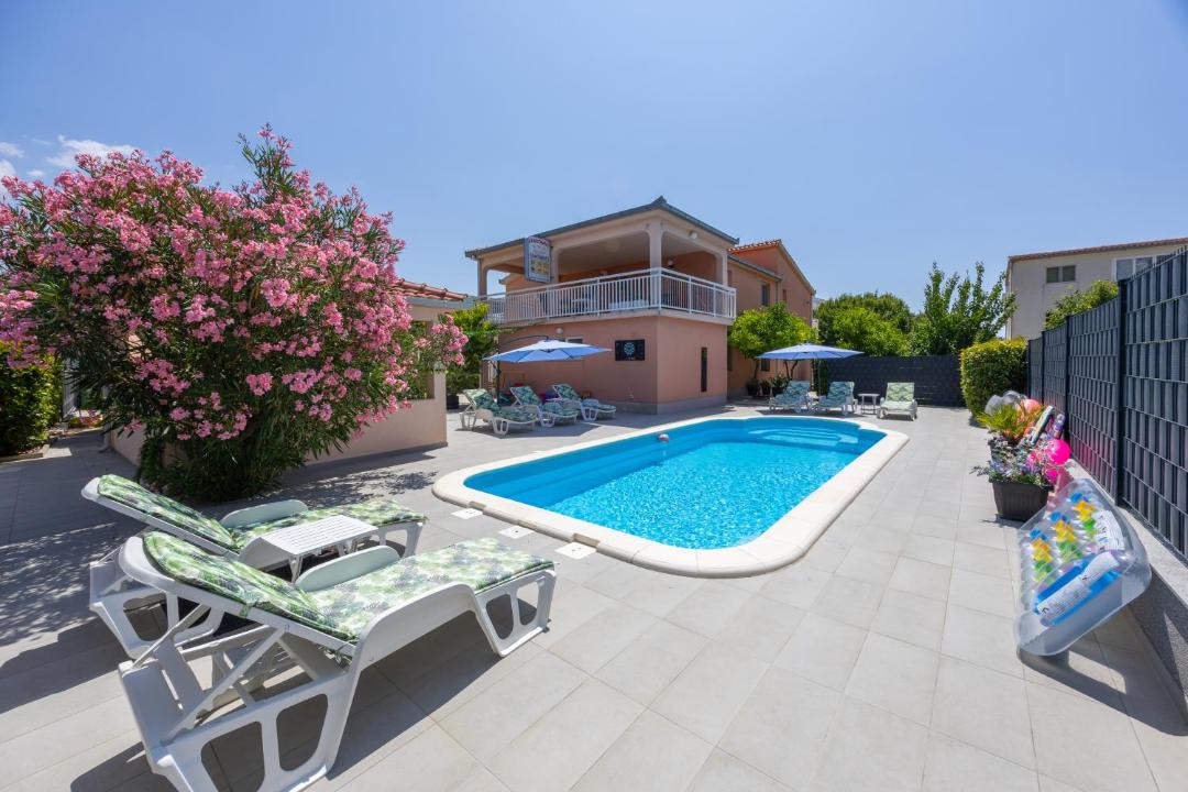 Kastel Novi Apartment | CASA di MIRJANA , Vila s Bazenom i 3 Apartmana, Parking, Kaštela,Near Split