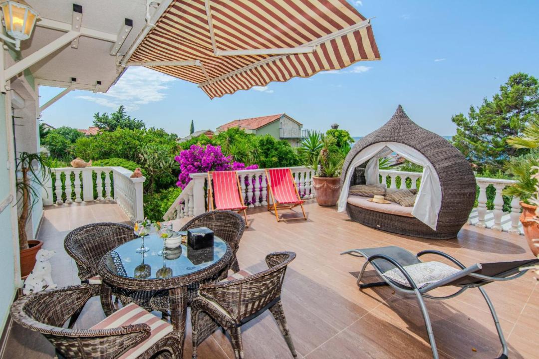 Maslenica Villa | Rustical Vila VERDE with traditional Tavern & Pool