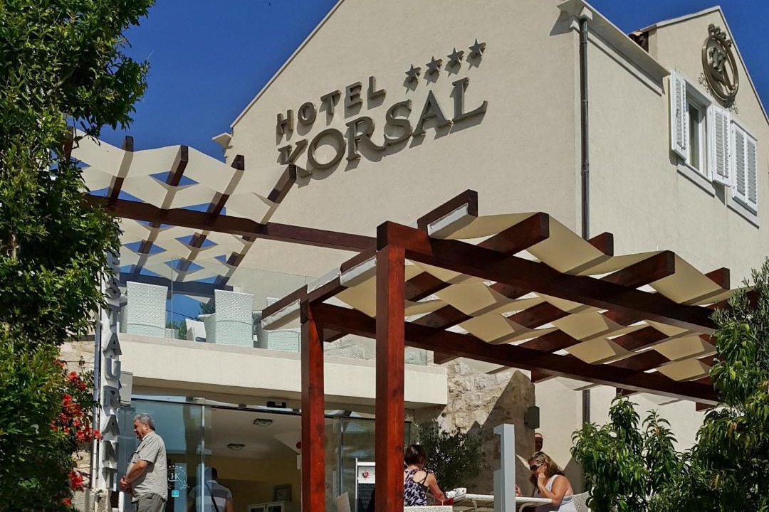 Cove Tri Zala (Zrnovo) Hotel | Hotel Korsal