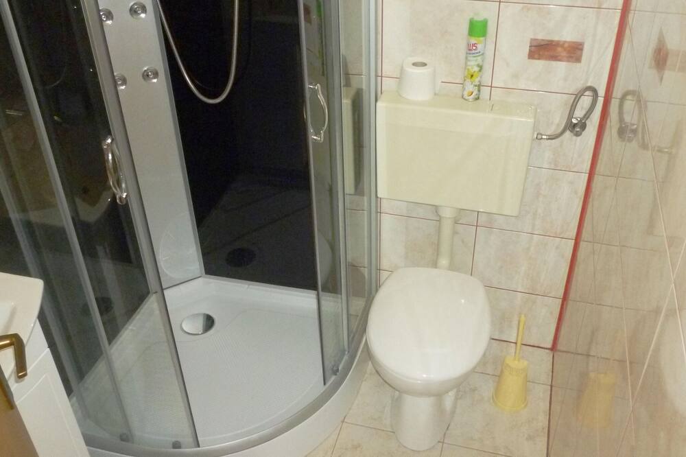 Photo of Bathroom in Seline