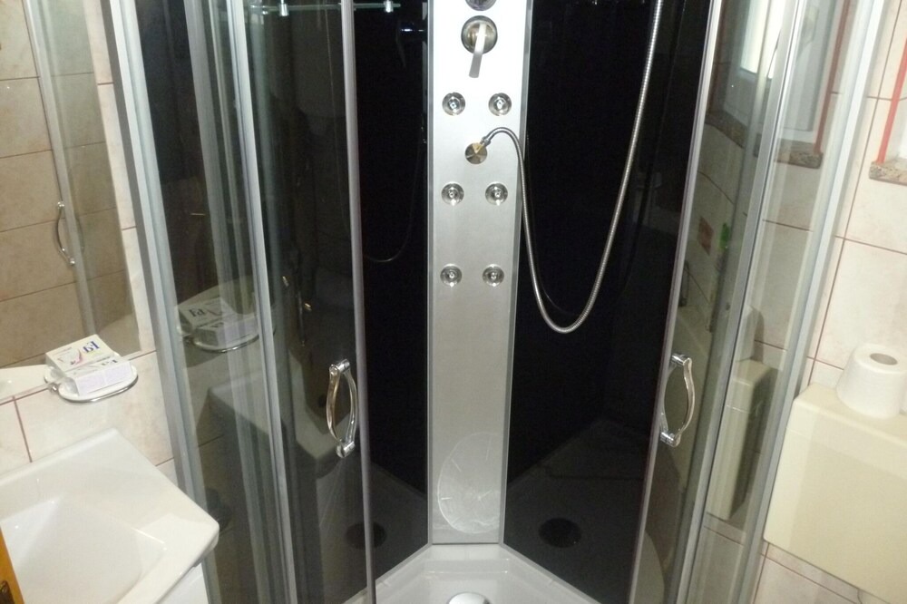Photo of Bathroom in Seline