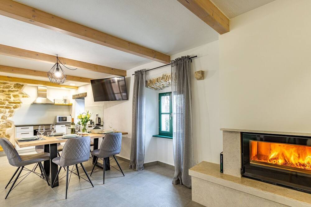 Photo of Livingroom in Pican